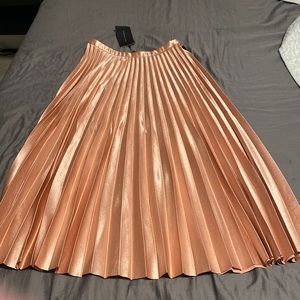 Gorgeous brand new Zara pleated skirt.Size US Medium.Brand new with tags.